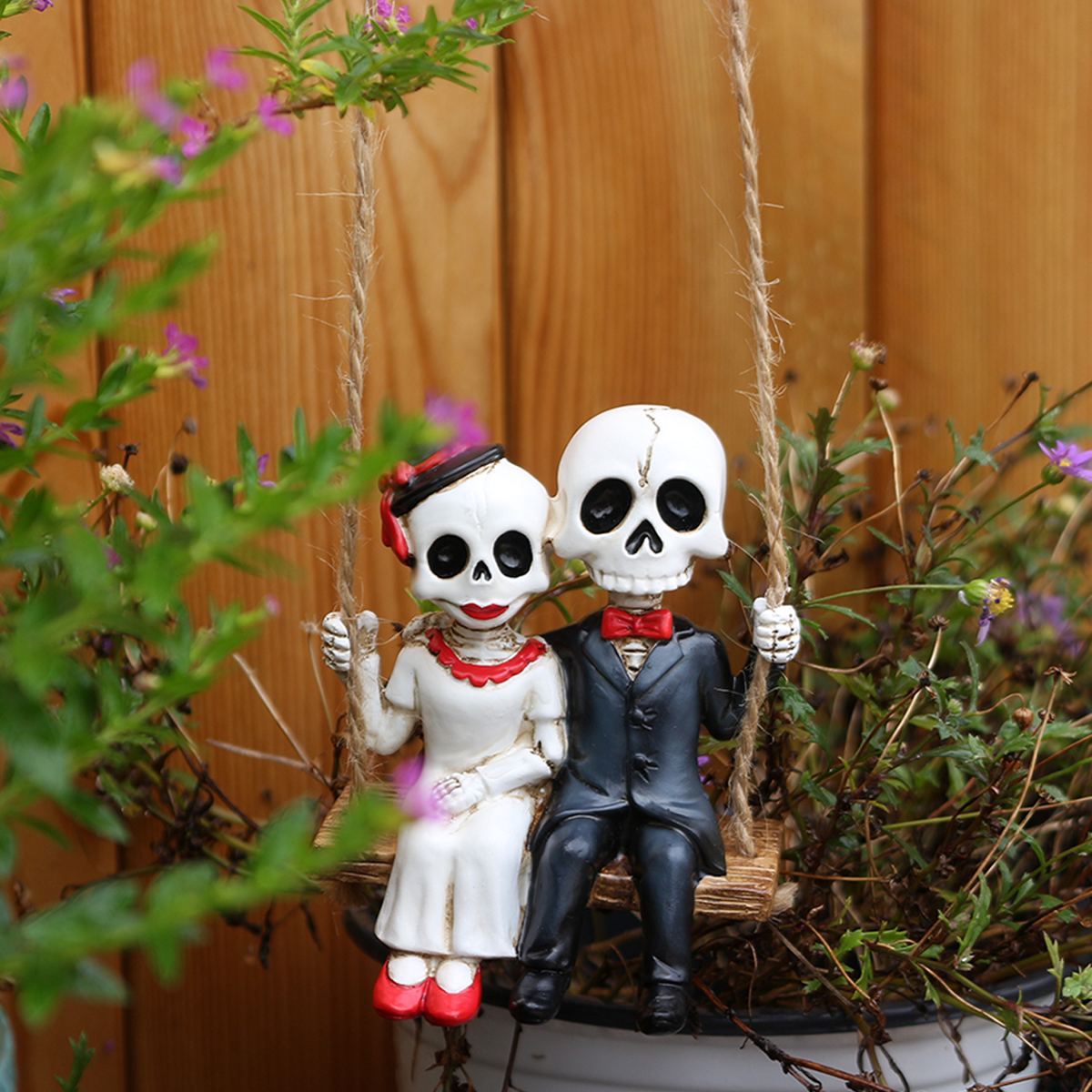 Resin Skeleton Couple Swing St - Bonsai Garden Festival reseña y precio