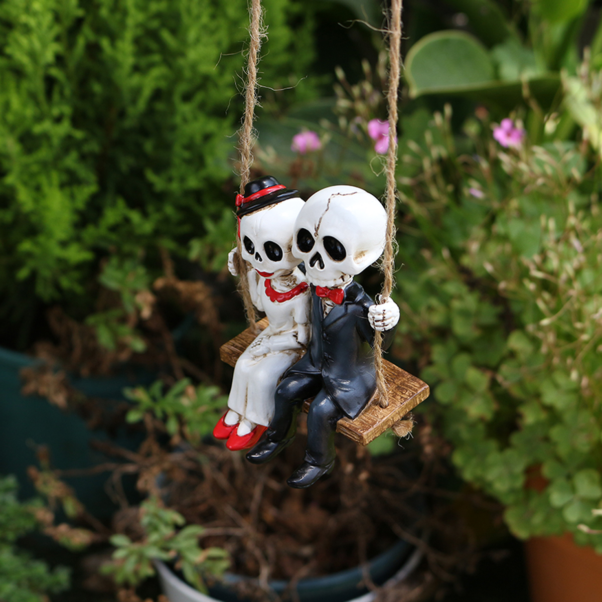 Resin Skeleton Couple Swing St - Bonsai Garden Festival reseña y precio